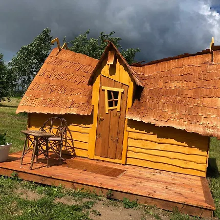 Kuelalistemaja Moisa Kaempingud Campsite